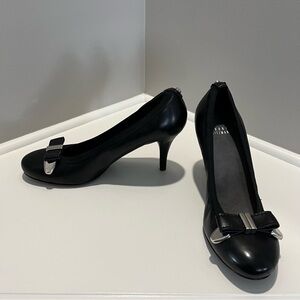 Stuart Weitzman Rounded Toe Leather Black Heels